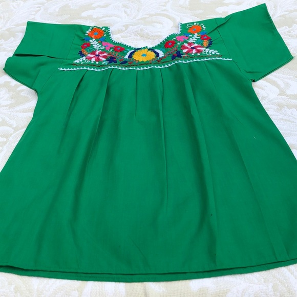 🇲🇽 NWT Traditional Mexican blouse. - Picture 3 of 5